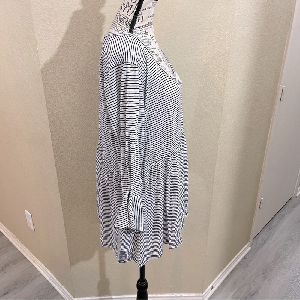 Torrid stripe top 2 2X - Picture 2 of 8